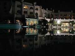 Hotel bei Nacht
